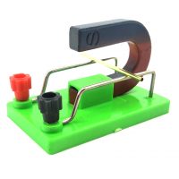 Experiment cu influența câmpului magnetic asupra conductorului prin care trece curent